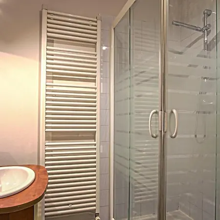 Appthome 2 - F2 40 M2 Hyper Centre + Wifi + Netflix